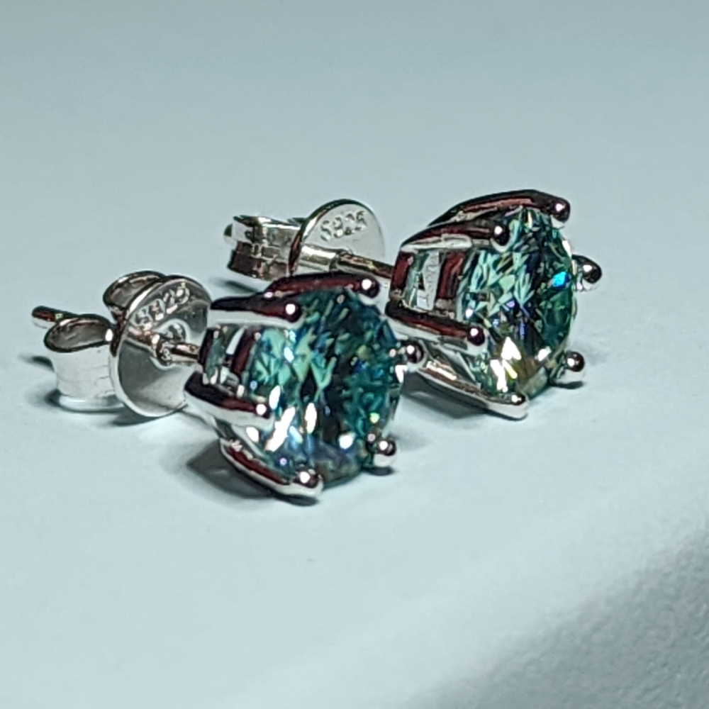 New Gorgeous 2ct Blue Moissanite Diamond Stud Earrings - Picture 4 of 12